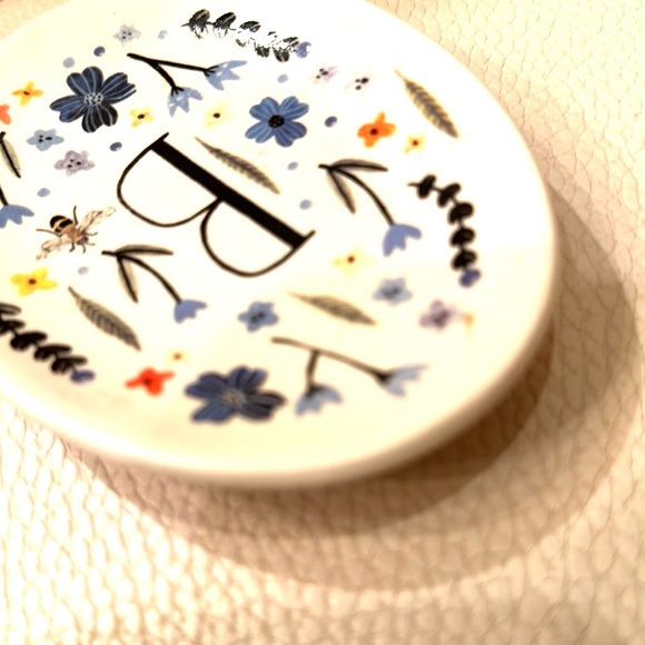Anthropologie NWT Amelia Herbertson Footed Ceramic Floral Letter B Trinket Plate - Picture 3 of 4